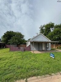 Building Photo - 2705 Ave D
