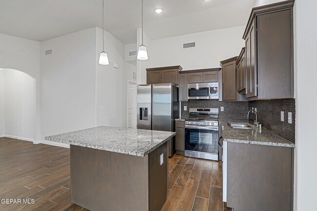 Building Photo - 5913 Ruidoso Downs St