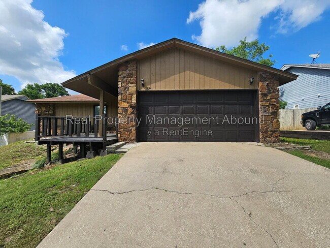 Building Photo - 18341 Woodcrest Ln