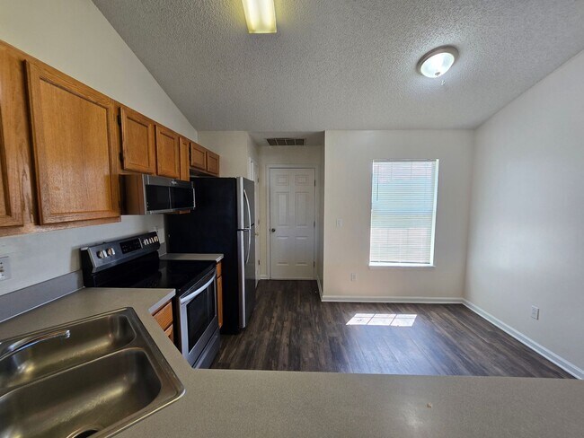 Building Photo - Westchase Manor – 3/2 SF Home Voucher Prog...