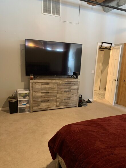 Building Photo - 141 N Water St