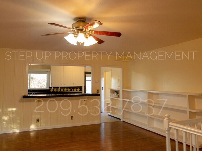 Building Photo - Outstanding 3 Bed 2 Bath near Downtown Son...