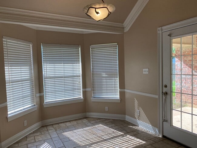 Building Photo - Golden Meadows Rental