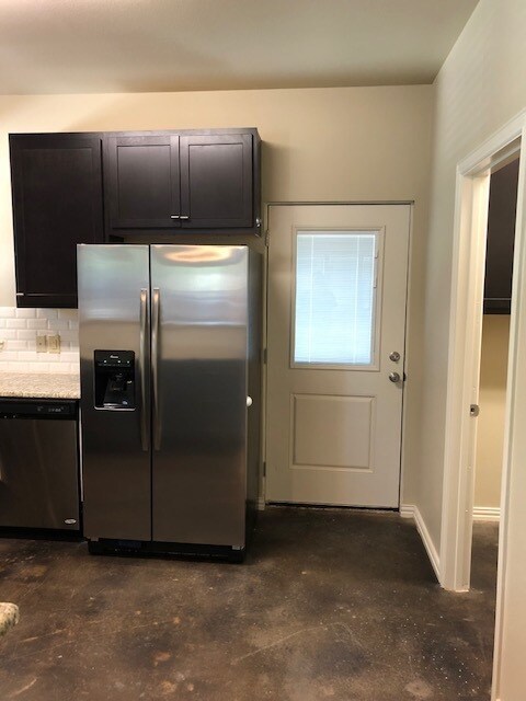 Building Photo - ***4 Bedroom 2.5 Bath*** Walking distance to UNT***