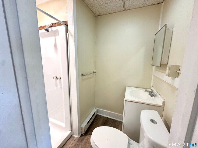 Building Photo - 1431 Bank St