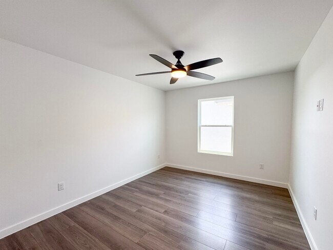 Building Photo - 530 Silvana Dr