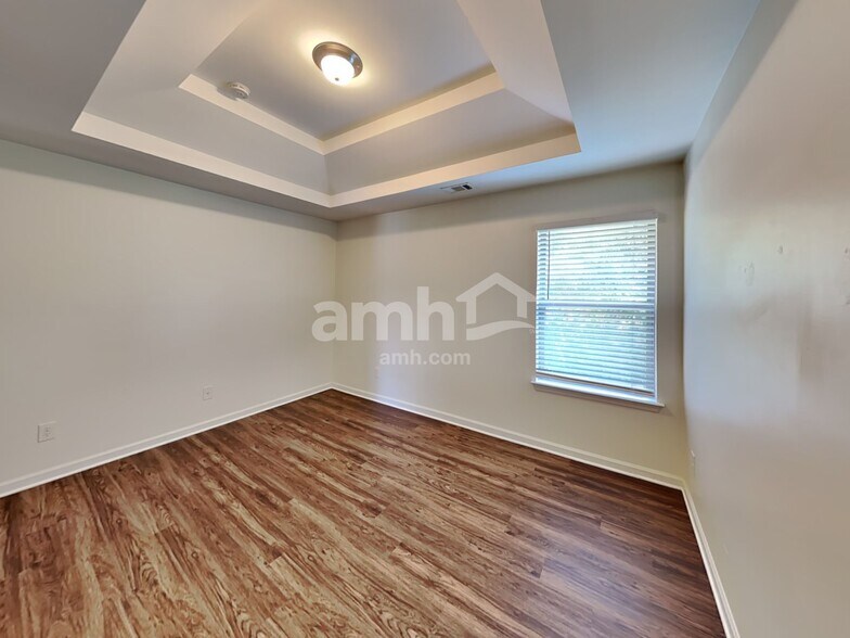 Building Photo - 402 Cleburne Pl