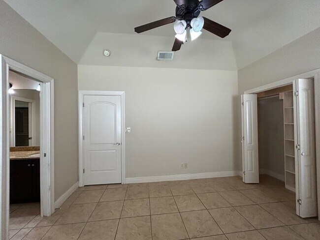 Building Photo - 3335 Hagen Lp