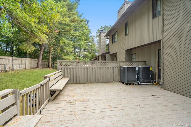 Building Photo - 236 Hamlet Dr