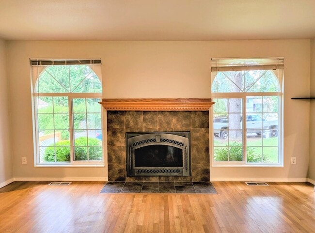 Building Photo - Welcome to your new home in the heart of Juanita!