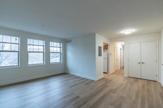 Building Photo - Maplewood