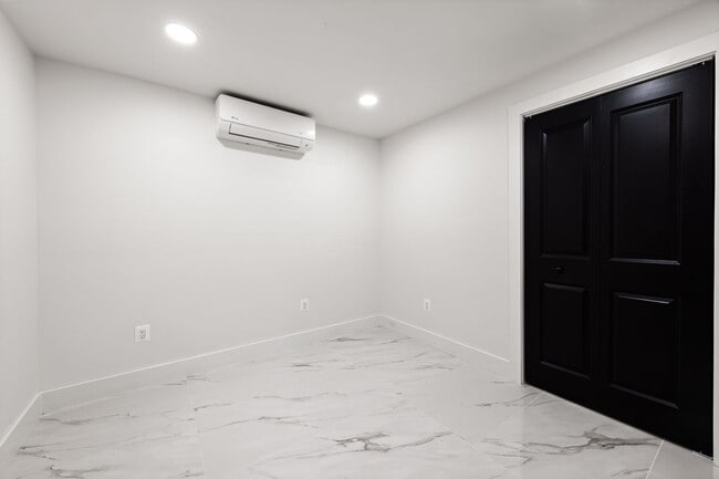 Building Photo - DC1026