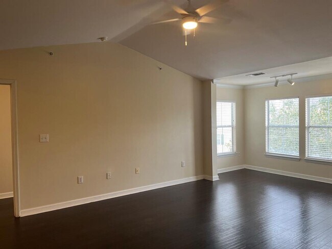 Building Photo - 18119 Back Stretch Ln