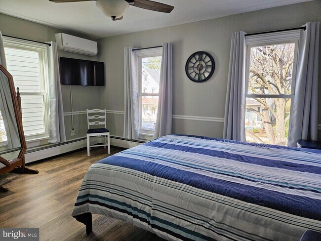 Building Photo - 279 W Main St