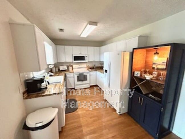 Building Photo - 2447 Frink Lake Dr
