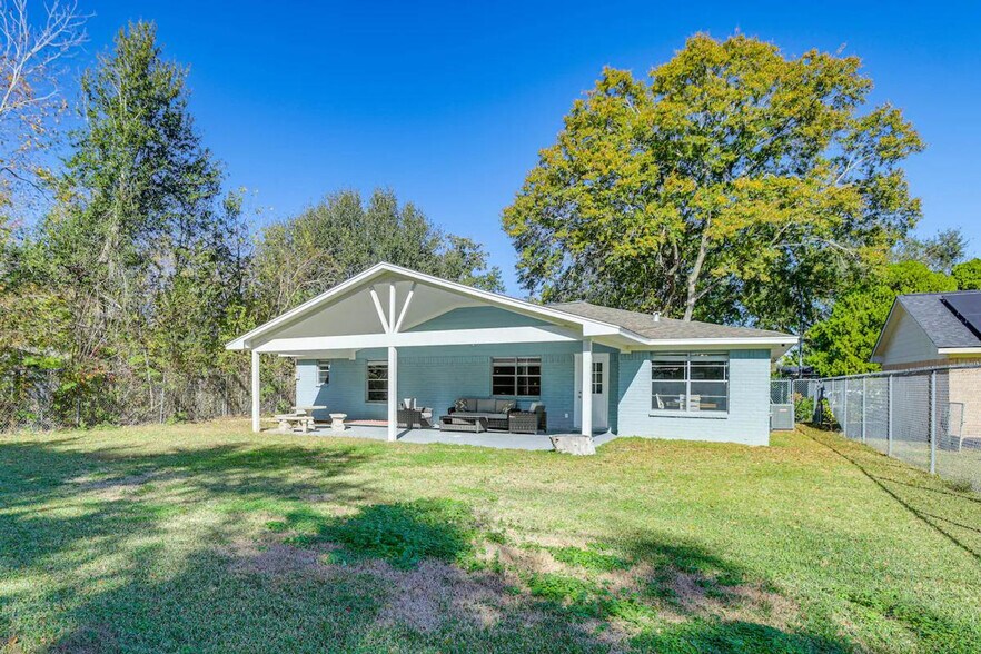 Building Photo - 8020 Botany Ln