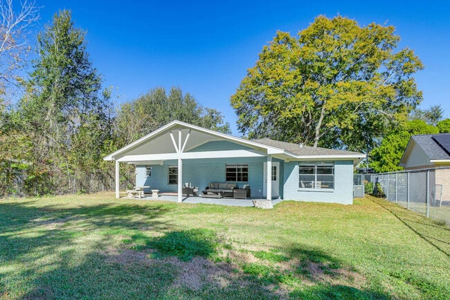 Building Photo - 8020 Botany Ln