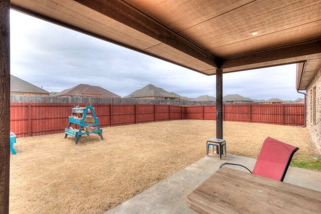 Building Photo - 1413 Scenic Ridge