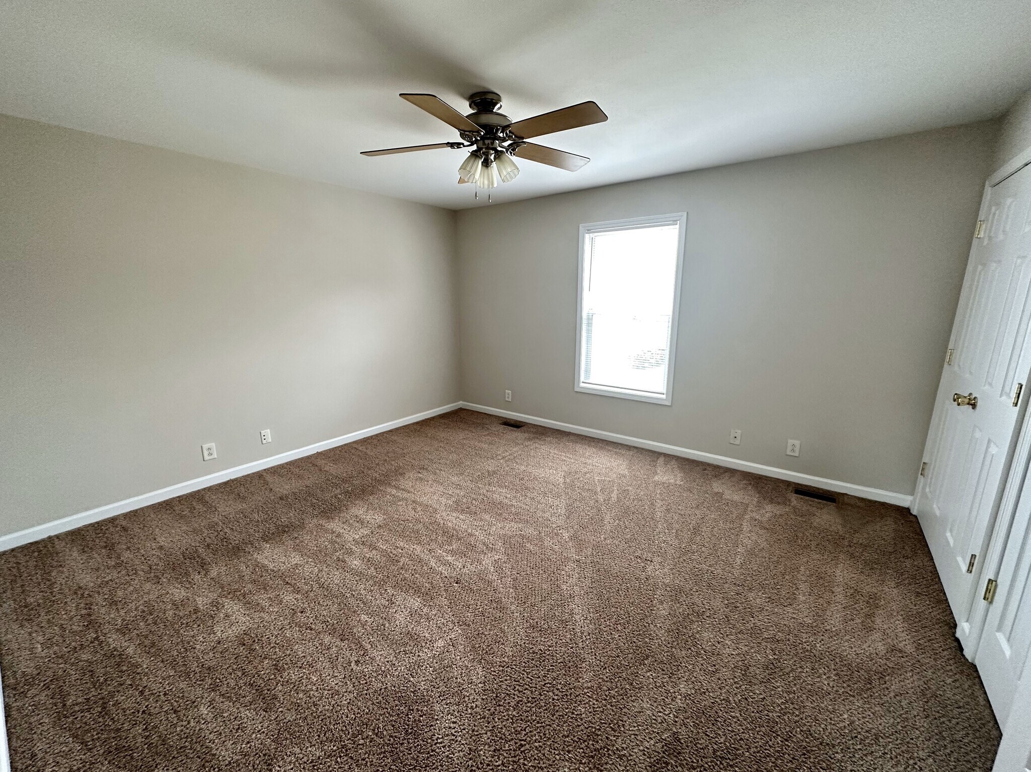 Building Photo - 121 Coyote Ct