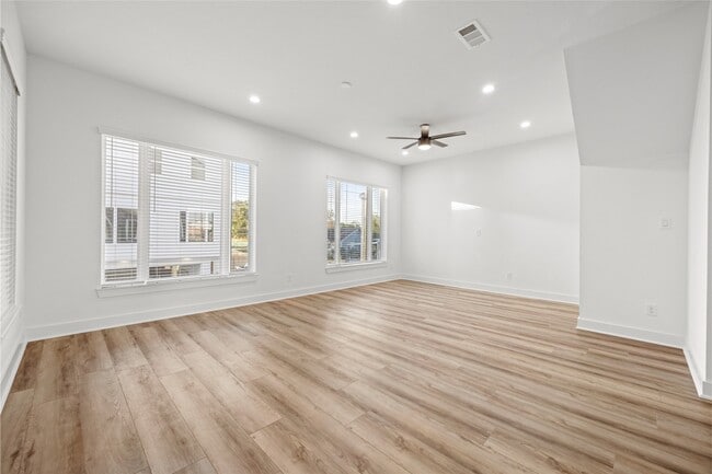 Building Photo - 14109 W Forest Dr