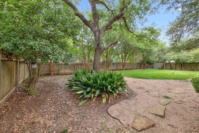 Building Photo - 9401 Caracas Dr