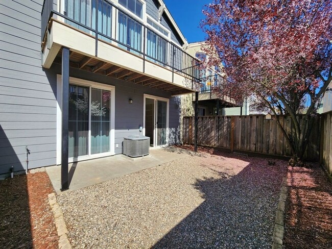 Building Photo - 4 Bedroom for Rent in NW Santa Rosa