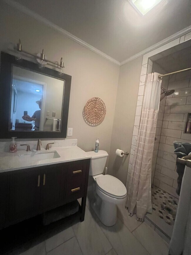 Building Photo - MID TERM RENTAL