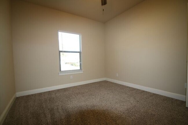 Building Photo - Ready Now! 3BD/2BA Home in Benbrook | Vaulted Ceilings | Gourmet Kitchen | 2-Car Garage | Landsca...
