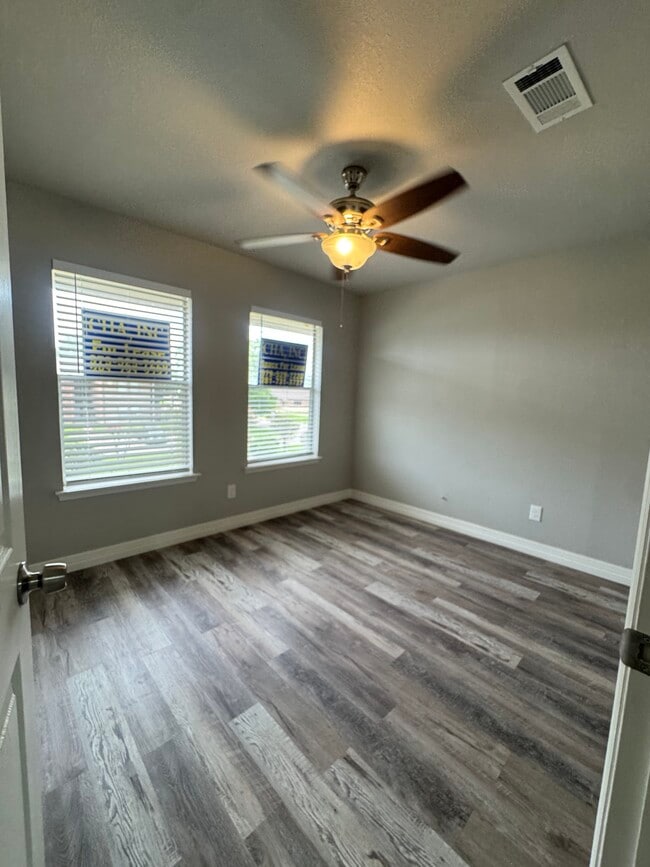 Building Photo - 418 Garland Dr