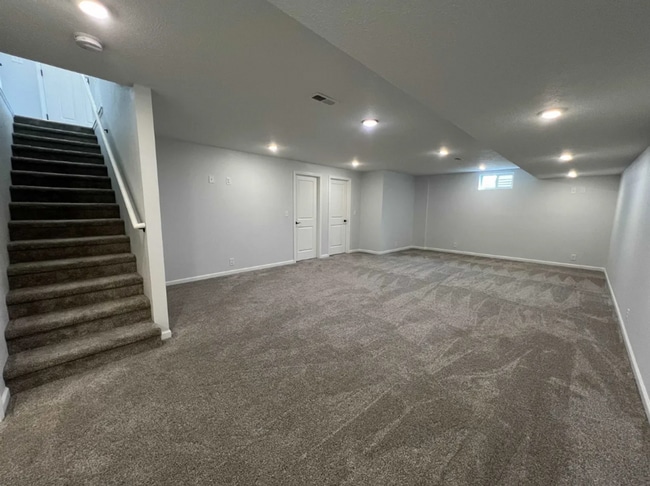 Building Photo - Modern 4-Bed Duplex | 2 Car Garage & Finis...
