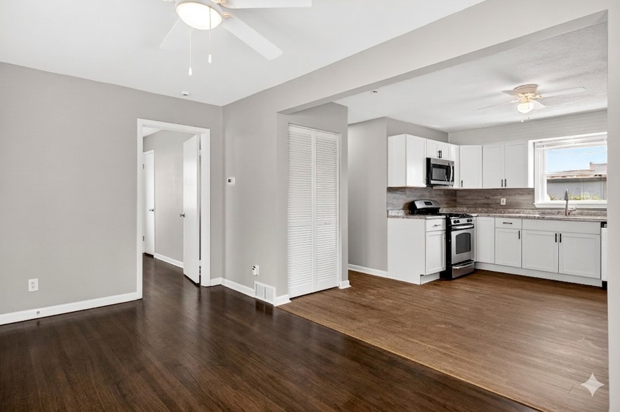 Building Photo - 903 Merrill Ave