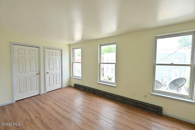 Building Photo - 217 1st St