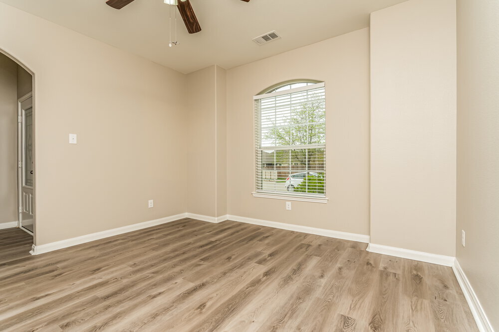 Building Photo - 1613 Mesquite Ln