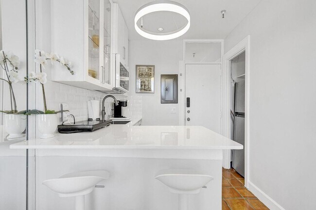 Building Photo - 235 Sunrise Ave