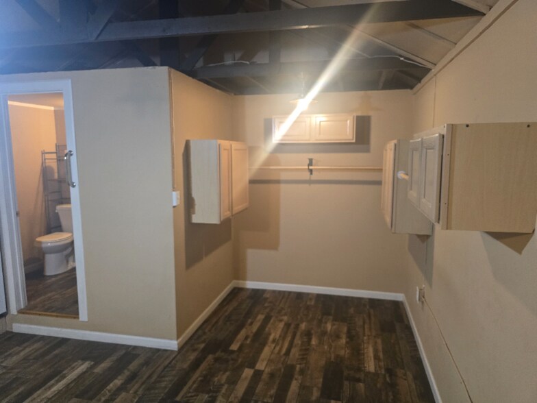 Building Photo - 425 S 98th Pl