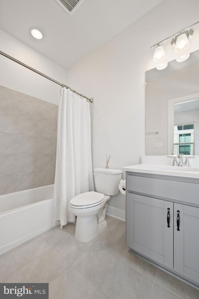 Building Photo - 128 Stowe Dr