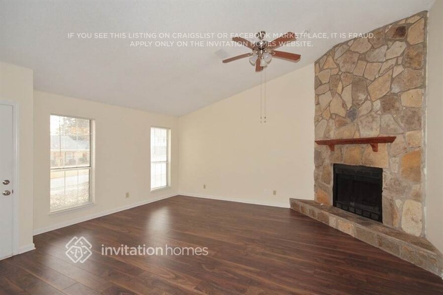 Building Photo - 3041 Park Creek Ct