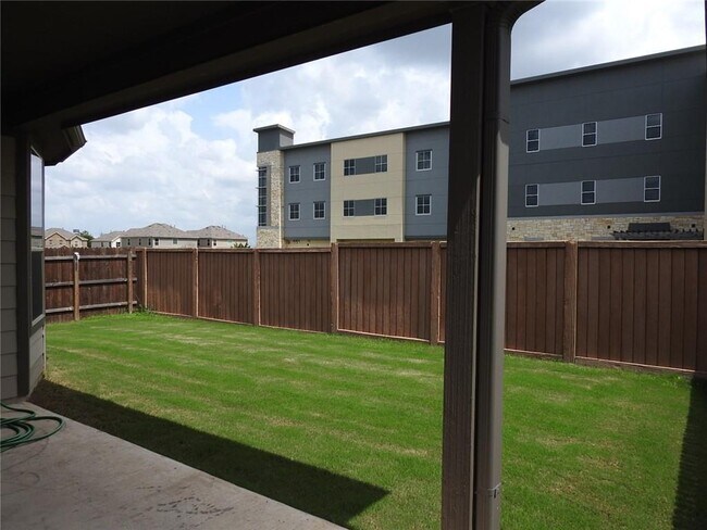 Building Photo - 9903 Quercia Dr