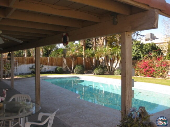 Building Photo - 2442 Vine St