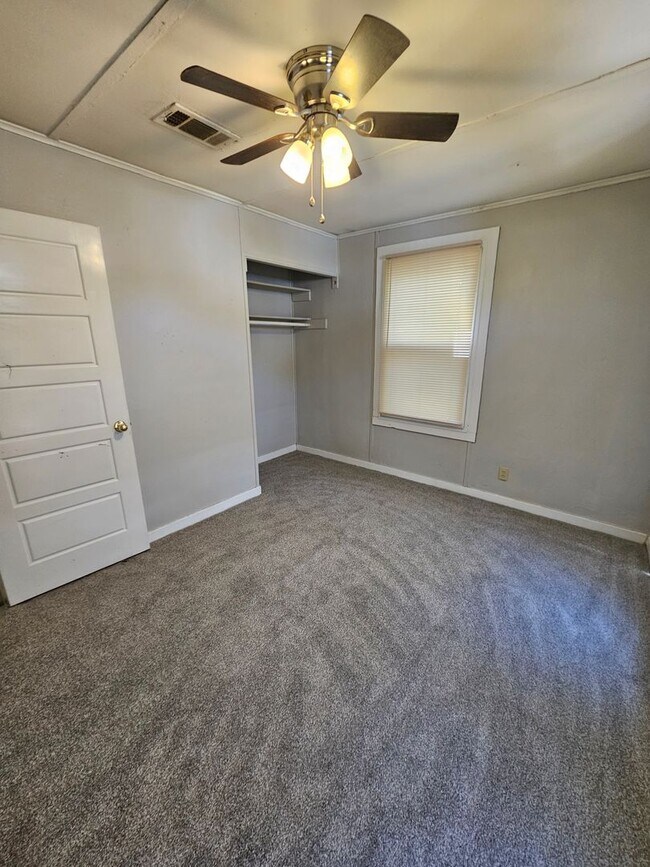 Building Photo - Rental in Jacksonville