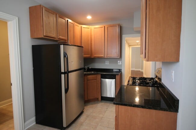 Primary Photo - 4010 N Hamlin Ave