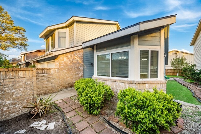 Building Photo - 13619 Braeswest Dr