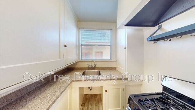 Building Photo - 450 40th St