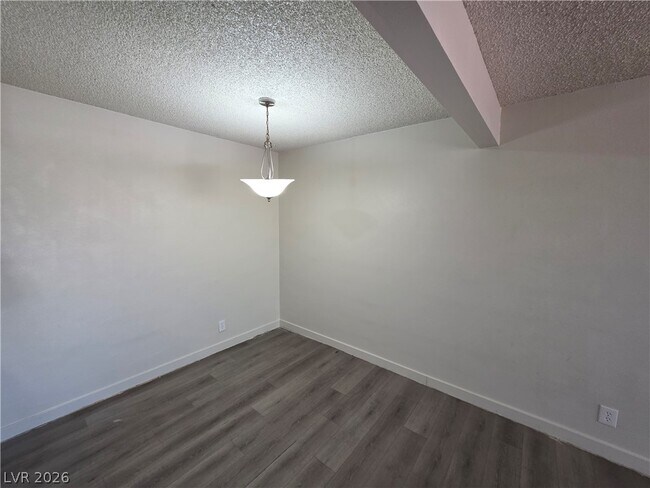 Building Photo - 615 S Royal Crest Cir