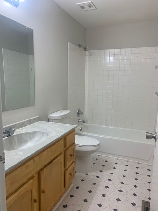 Building Photo - 3 Bedroom Townhome - Glen Burnie