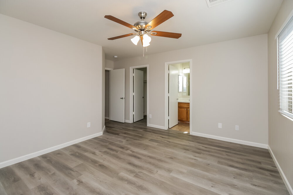 Building Photo - 1033 E Yuma Ave