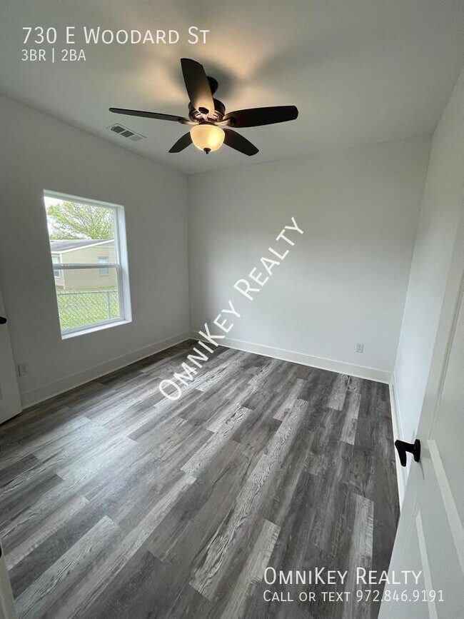 Building Photo - 730 E Woodard St