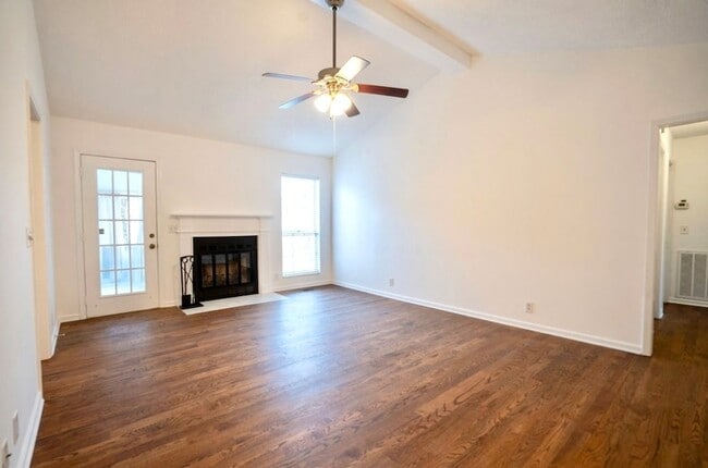 Building Photo - 101 Heathcote Ct