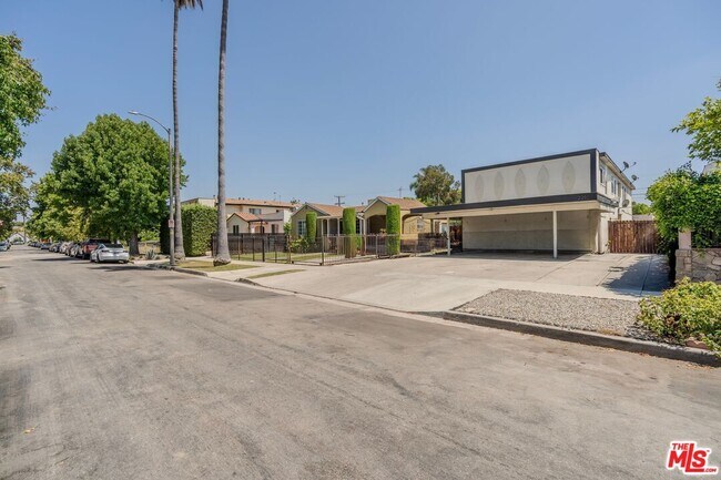 Building Photo - 2210 S Sycamore Ave
