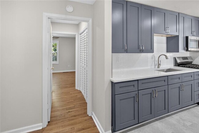 Building Photo - 475 Center Hill Ave NW